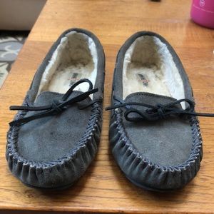 Minnetonka grey moccasins/slippers